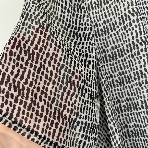 DANIEL RAINN BLACK/WHITE PRINTED SHORT SLEEVED TOP/BLOUSE W/ BRAIDED NECKLINE, S - Picture 7 of 12